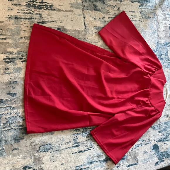 Red NC State Grad Gown. Fits size 5’3 to 5’5. In mint condition - Picture 2 of 3